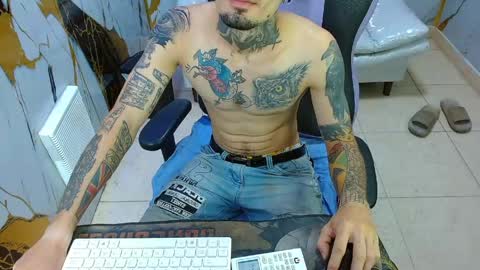 boy_tatto77 online show from May 31, 12:16 pm