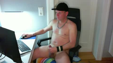 Snapshot of boycatcher chatting on February 20, 7:41 pm Julian online show from February 20, 7:41 pm