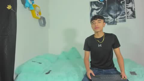 boys4hot_777 online show from March 9, 12:31 pm