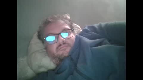 Snapshot of bozo81 chatting on December 9, 5:07 am bozo81 online show from December 9, 5:07 am