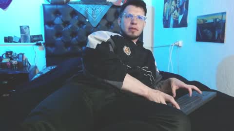 brad hot boy online show from September 27, 2:53 am