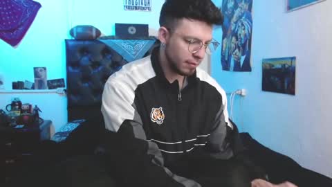 brad hot boy online show from March 8, 4:16 pm