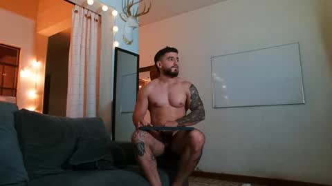 Snapshot of bradley_martinez chatting on December 24, 3:16 am Bradley Martinez online show from December 24, 3:16 am