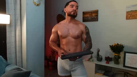 Snapshot of bradley_martinez chatting on October 1, 12:25 am Bradley Martinez online show from October 1, 12:25 am