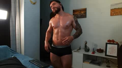 Snapshot of bradley_martinez chatting on September 10, 1:04 am Bradley Martinez online show from September 10, 1:04 am