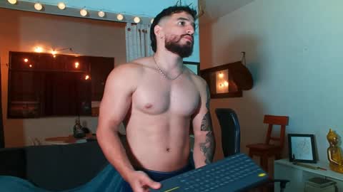 Snapshot of bradley_martinez chatting on January 31, 3:30 am Bradley Martinez online show from January 31, 3:30 am