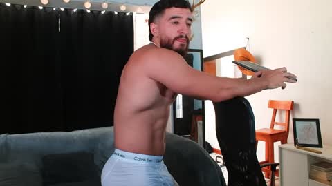 Snapshot of bradley_martinez chatting on February 2, 5:15 pm Bradley Martinez online show from February 2, 5:15 pm