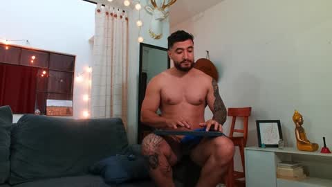 Snapshot of bradley_martinez chatting on January 6, 10:26 pm Bradley Martinez online show from January 6, 10:26 pm