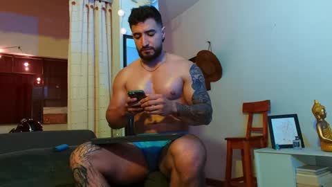 Snapshot of bradley_martinez chatting on January 11, 12:22 am Bradley Martinez online show from January 11, 12:22 am
