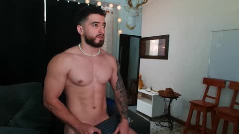 Snapshot of bradley_martinez chatting on December 4, 8:40 pm Bradley Martinez online show from December 4, 8:40 pm