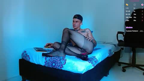 Snapshot of bray_hotboy chatting on September 27, 4:49 pm Bray Hotboy online show from September 27, 4:49 pm