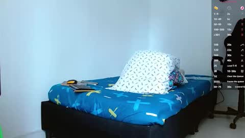 Snapshot of bray_hotboy chatting on October 9, 2:44 pm Bray Hotboy online show from October 9, 2:44 pm