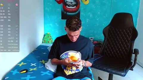 Snapshot of bray_hotboy chatting on December 22, 4:38 pm Bray Hotboy online show from December 22, 4:38 pm