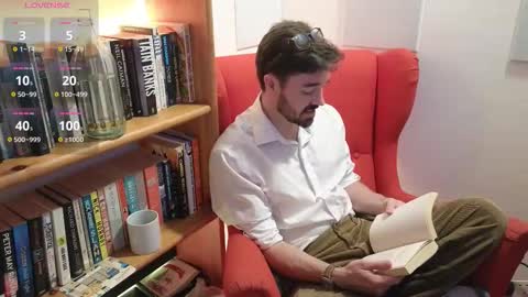 Snapshot of britishpoet69 chatting on October 1, 12:31 pm British Poet online show from October 1, 12:31 pm