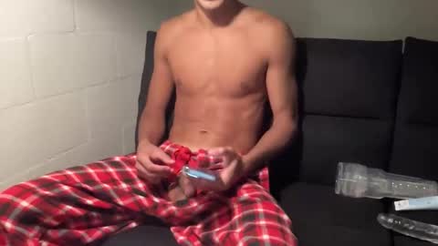 Broke Hung College Guy online show from February 14, 8:20 am