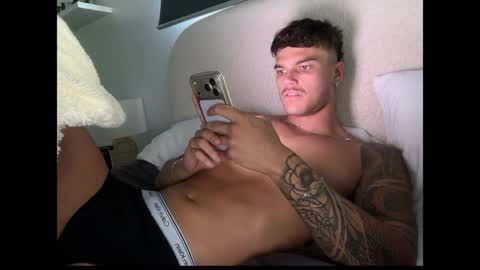 BrooklynTay online show from April 20, 12:57 am