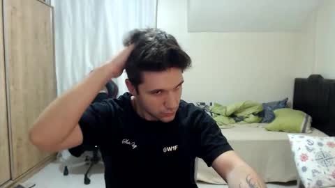 Snapshot of brownhaiir chatting on September 16, 12:01 am brownhaiir online show from September 16, 12:01 am