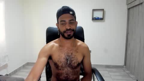 bruce_1111 online show from May 30, 5:24 pm