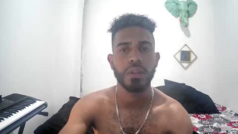 bruce_1111 online show from October 21, 2:47 am