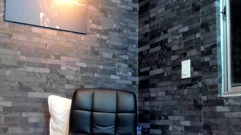 brucedallas online show from February 3, 4:10 am