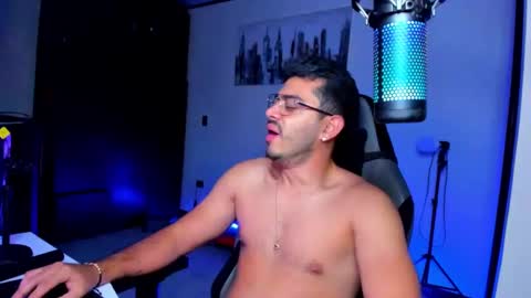 Snapshot of bruno_diaz31 chatting on February 7, 11:01 am Bruno online show from February 7, 11:01 am