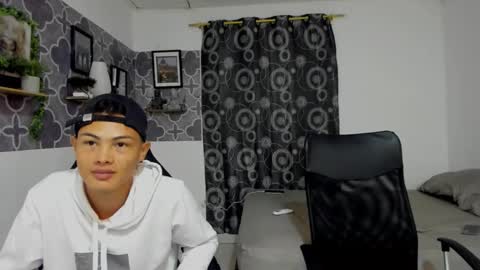Snapshot of bruno_snow chatting on September 12, 4:01 am bruno_snow online show from September 12, 4:01 am