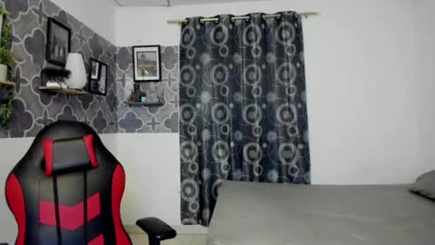 Snapshot of bruno_snow chatting on September 11, 3:49 am bruno_snow online show from September 11, 3:49 am