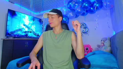Snapshot of bryam_hot chatting on January 10, 2:04 am BRYAM INDEPENDENT MODEL online show from January 10, 2:04 am