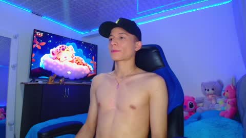 Snapshot of bryam_hot chatting on January 23, 2:33 am BRYAM INDEPENDENT MODEL online show from January 23, 2:33 am