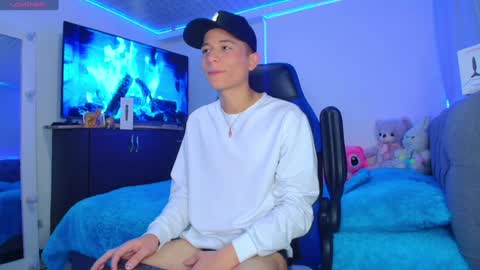 Snapshot of bryam_hot chatting on January 25, 2:37 am BRYAM INDEPENDENT MODEL online show from January 25, 2:37 am