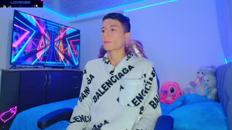 Snapshot of bryam_hot chatting on January 4, 1:10 am BRYAM INDEPENDENT MODEL online show from January 4, 1:10 am
