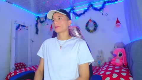 Snapshot of bryam_hot chatting on December 26, 12:46 am BRYAM INDEPENDENT MODEL online show from December 26, 12:46 am