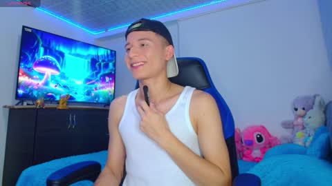 Snapshot of bryam_hot chatting on January 20, 1:28 am BRYAM INDEPENDENT MODEL online show from January 20, 1:28 am
