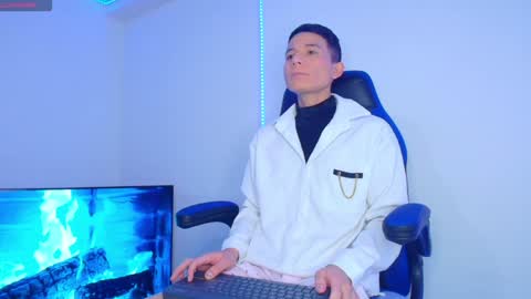 Snapshot of bryam_hot chatting on February 1, 3:30 am BRYAM INDEPENDENT MODEL online show from February 1, 3:30 am