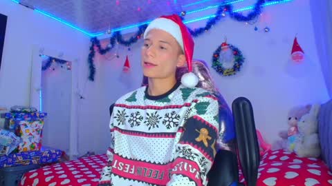 Snapshot of bryam_hot chatting on December 24, 3:16 am BRYAM INDEPENDENT MODEL online show from December 24, 3:16 am
