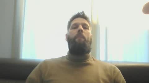 Snapshot of bubblebee1982 chatting on December 5, 2:44 pm bubblebee1982 online show from December 5, 2:44 pm