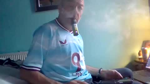 burnleyguy1977 online show from June 2, 4:46 am