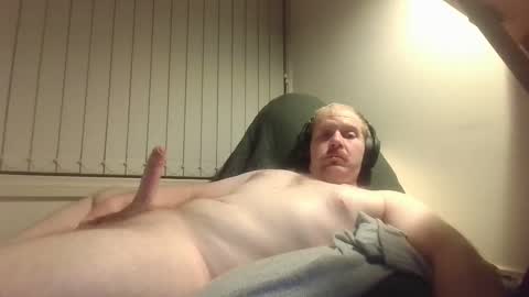Snapshot of bushmate92 chatting on March 6, 3:45 pm bushmate92 online show from March 6, 3:45 pm