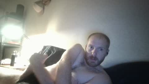 Snapshot of bushmate92 chatting on December 8, 1:36 pm bushmate92 online show from December 8, 1:36 pm