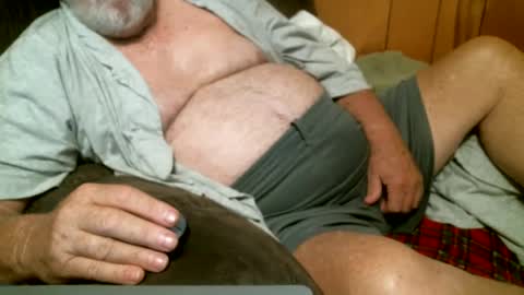 Snapshot of cajungrey75 chatting on December 13, 1:01 pm cajungrey online show from December 13, 1:01 pm
