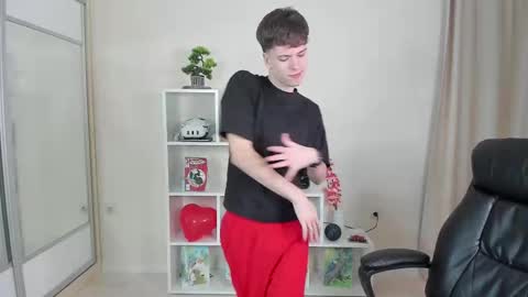 Hey I am Calvin  online show from March 4, 7:11 pm