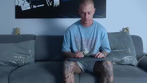 Calvin  online show from February 27, 7:23 am