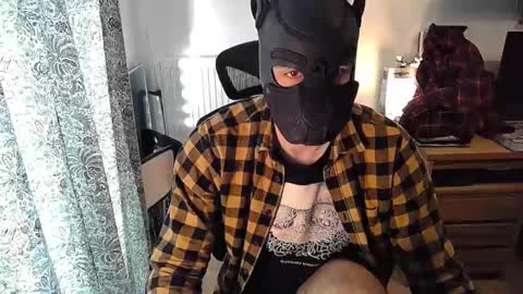 Snapshot of camdogfr chatting on January 3, 11:03 am camdogfr online show from January 3, 11:03 am