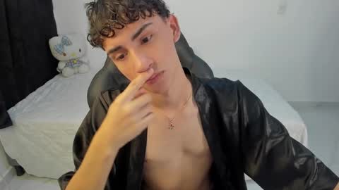 camiboy666 online show from November 14, 11:39 pm