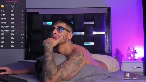 Snapshot of camilo_ospina_ chatting on March 5, 2:46 am INDEPENDENT MODEL online show from March 5, 2:46 am
