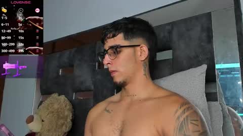   INDEPENDENT MODEL online show from October 22, 6:06 am