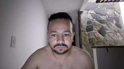 camiloandres80 online show from November 18, 11:48 pm