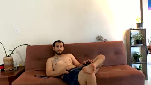 Snapshot of camiloex chatting on February 4, 7:22 pm Camilo online show from February 4, 7:22 pm