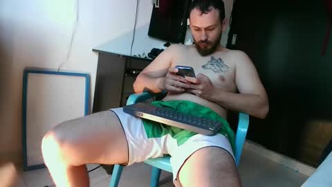 Snapshot of camiloex chatting on January 18, 10:49 pm Camilo online show from January 18, 10:49 pm
