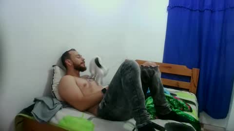 Snapshot of camiloex chatting on December 7, 11:23 pm Camilo online show from December 7, 11:23 pm